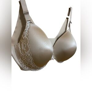 Soma Vanishing Back Full Coverage Lace Trim Bra in Nude Tan Color, Size 40DD.